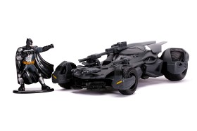 Bilde av Batman Figur med Justice League Batmobile 1:32