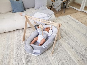 Bilde av Doomoo Babygym i tre med Leker